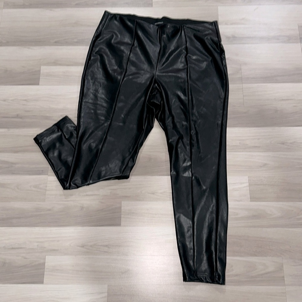 Ashley Stewart Sz 22/24 Black Shiny/Pleather Pants